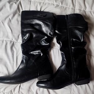 Womans black zip up boots